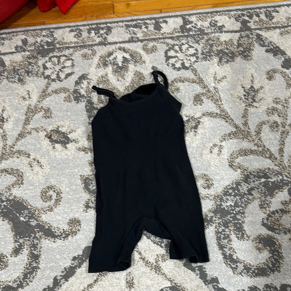 ALO Yoga Black seamless mellow Onesie. Size small - Picture 5 of 7